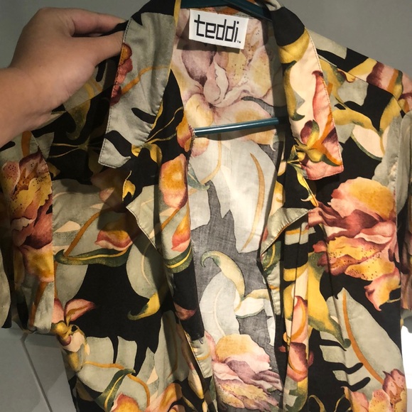 Comfy elegant floral top - Picture 4 of 5